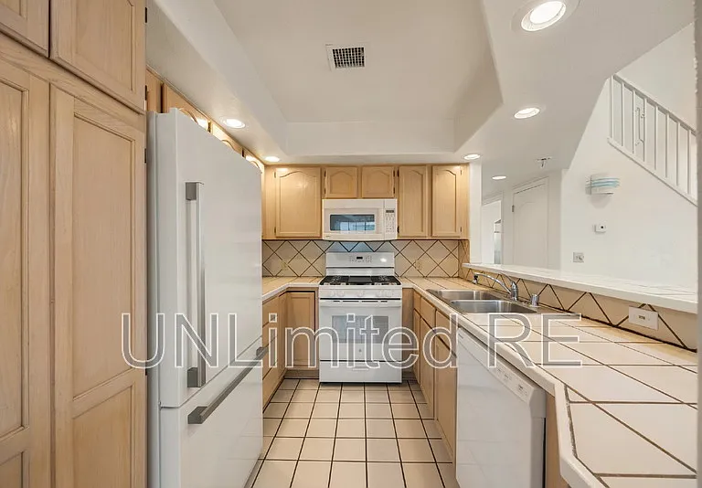 3285 N Hedgewood Dr #B — Photo 9