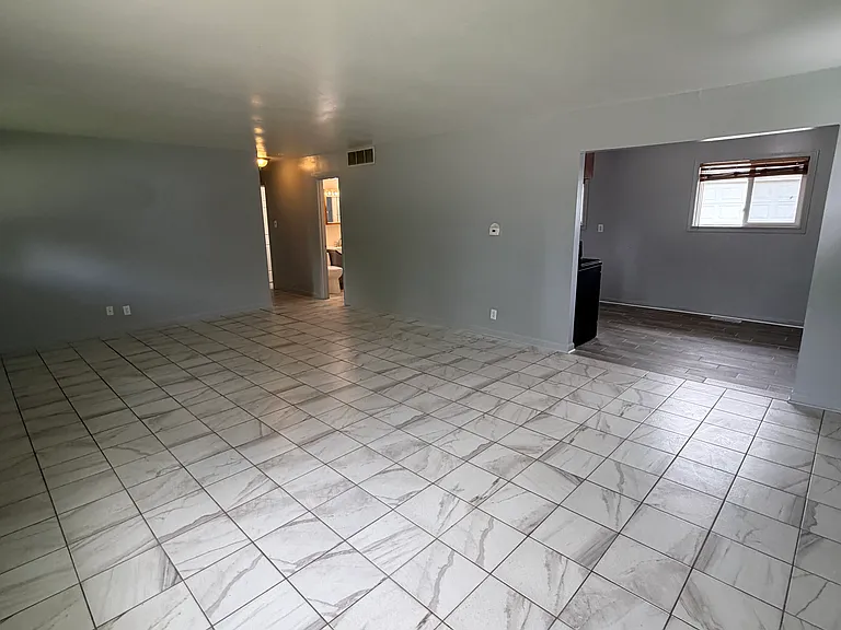 133 W Briarcliff Rd — Photo 4