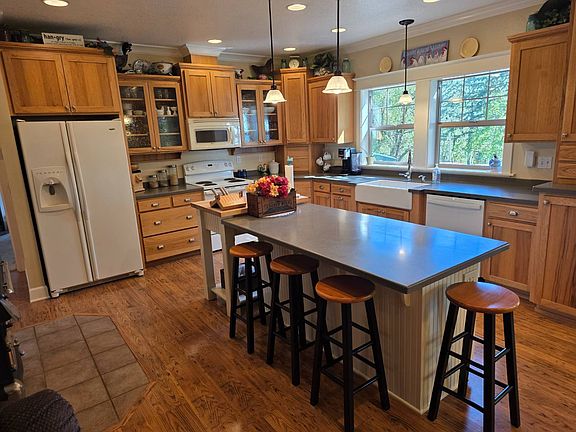3rd image of 6704 Indian Springs Rd NE