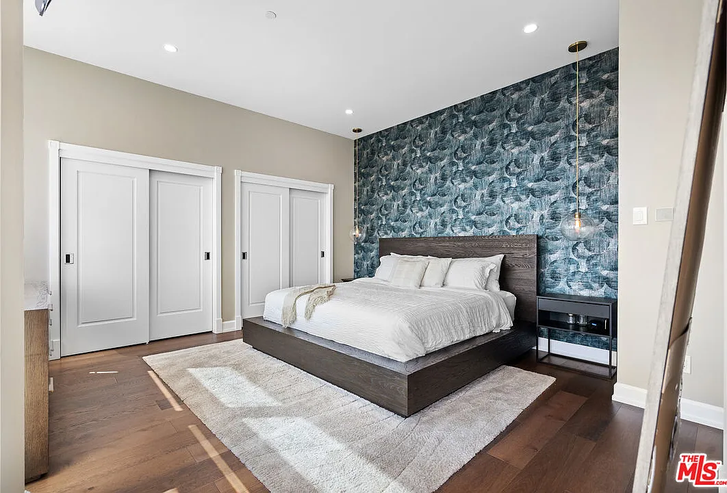 1 bed, 2.0 bath, 1160 sqft, $6,900 — Photo 1