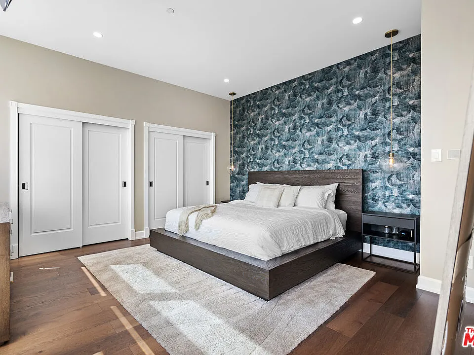 900 W Olympic Blvd #32G