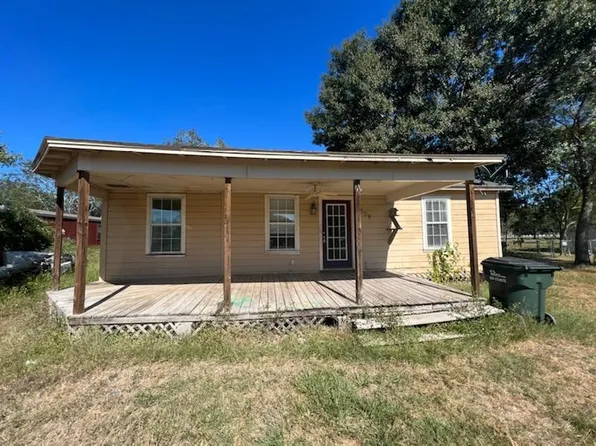 1508 N East St, Edna, TX 77957
