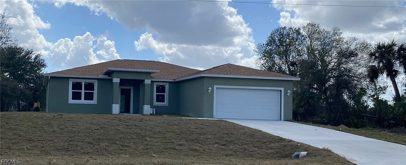 4 bed, 2.0 bath, 2026 sqft, $2,500 — Photo 1