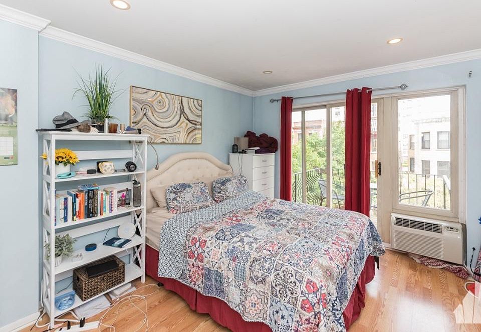 1st image of 435 W Oakdale Ave #1214