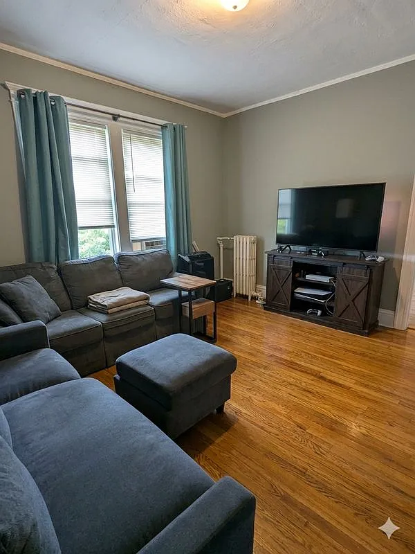 3 bed, 1.0 bath, 3450 sqft, $1,750 — Photo 1