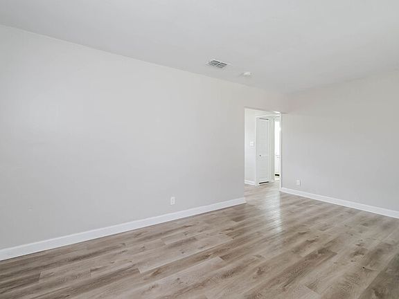 5th image of 3260 Caribbean Dr