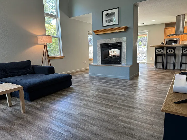 10075 Nicolas Dr — Photo 3