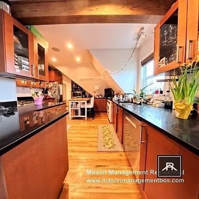 3 bed, 2.0 bath, 1418 sqft, $5,100 — Photo 3