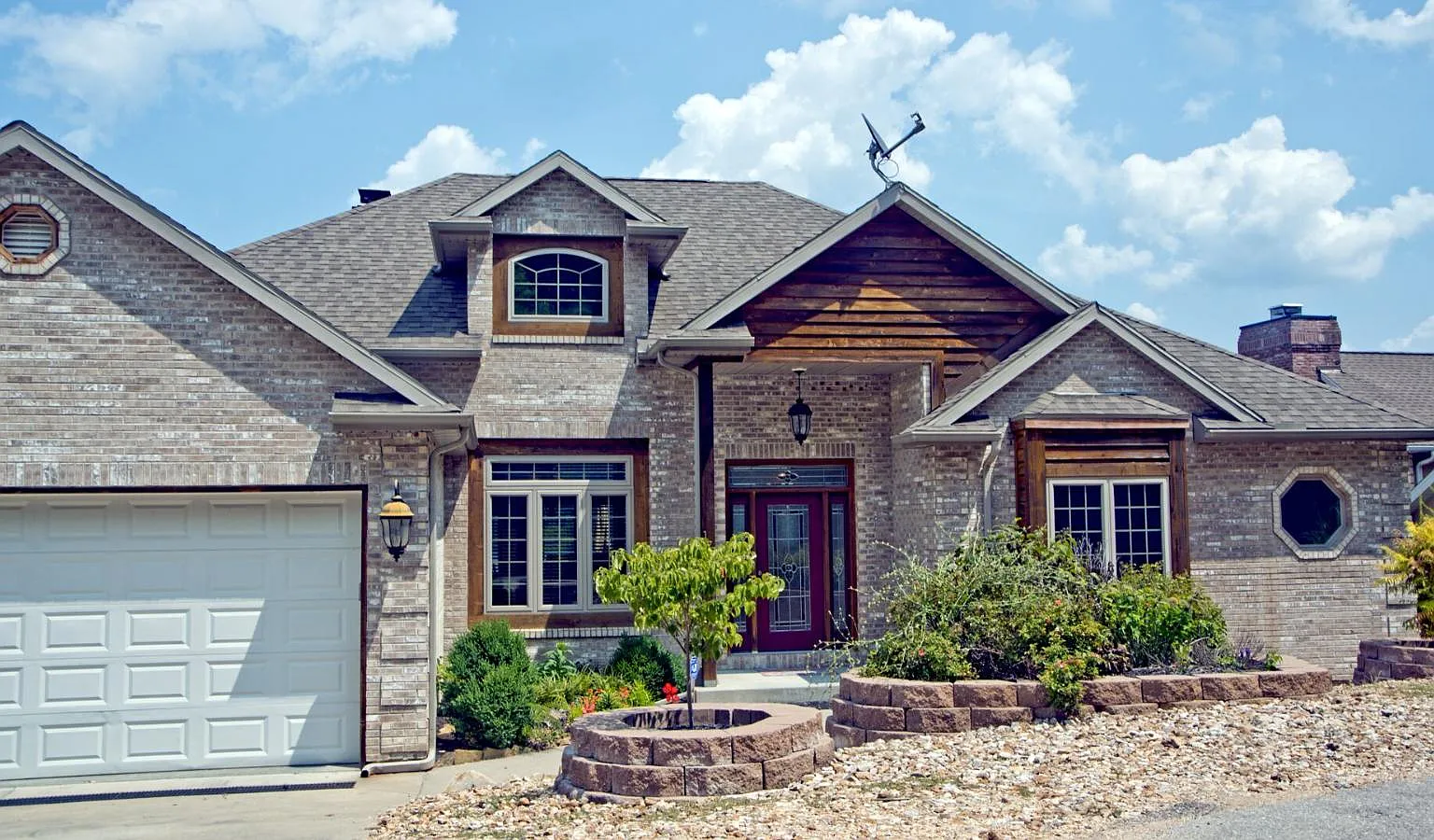 5 bed, 5400 sqft, $4,250 — Photo 1