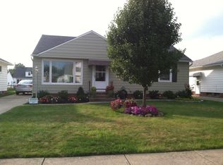 29469 Vinewood Dr, Wickliffe, OH 44092