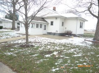 201 N Dunlap Ave, Savoy, IL 61874