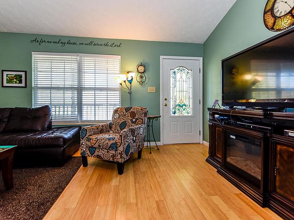 3rd image of 2915 Willow Pond Dr