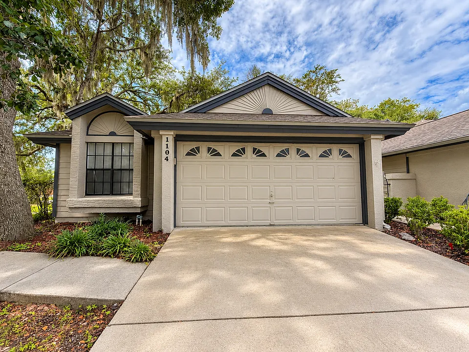 1104 Golden Cypress Ct