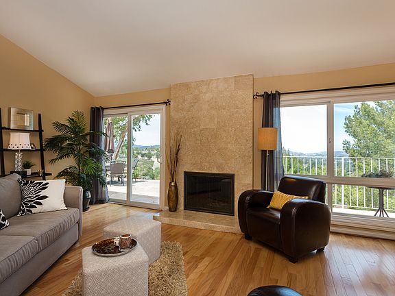 4th image of 917 Chalet Cir