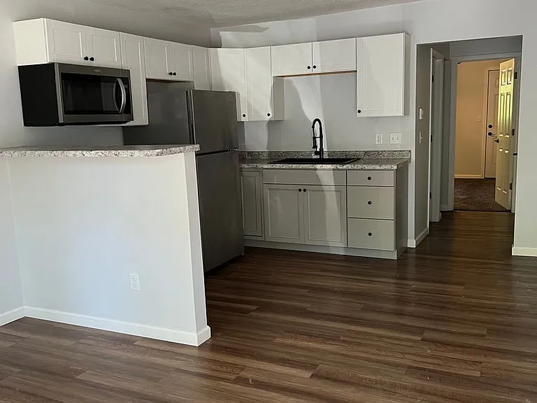 1006-1012 Oneida Ave — Photo 2
