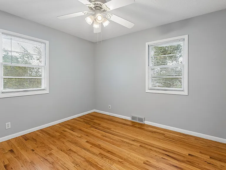 3006 S 108th St — Photo 15