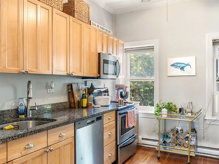 291 W 3rd St #3 — Photo 7