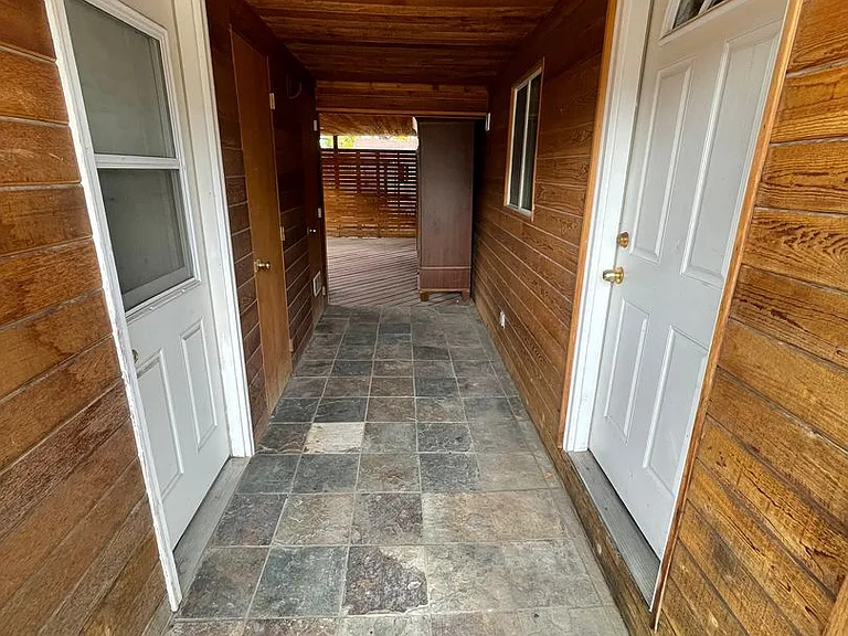 3316 S Pioneer St — Photo 3