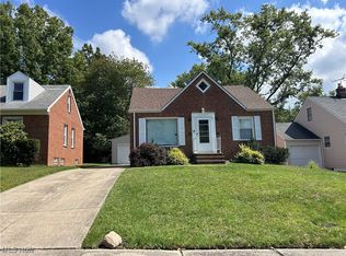1407 Cranover Rd, Lyndhurst, OH 44124