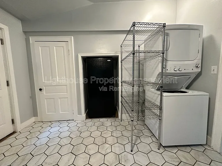 722 N Gordon St — Photo 3