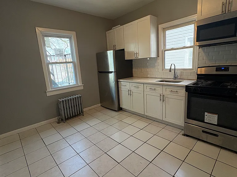 325 N Grove St #2 — Photo 1