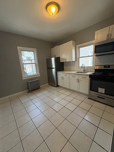 325 N Grove St #2 Photo 1