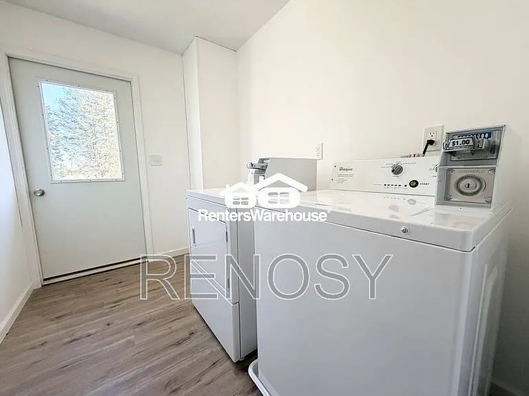 211 S Green St #1 — Photo 1