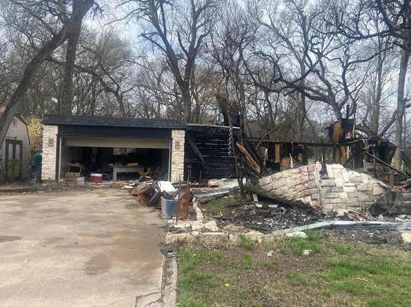 330 Ash Creek Dr W, Azle, TX 76020