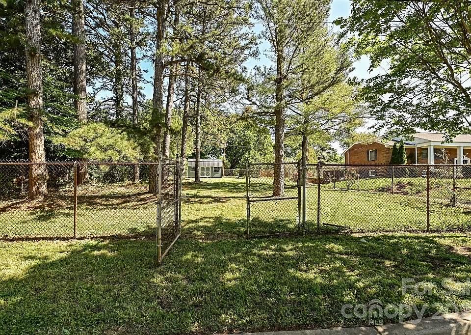 2nd image of 1640 Patton Ave