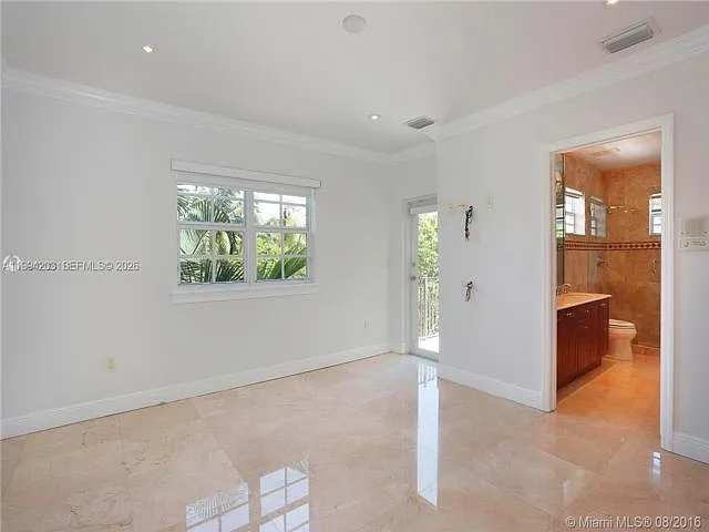 592 Fernwood Rd — Photo 19