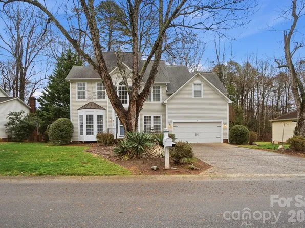 8725 Londonshire Dr, Charlotte, NC 28216