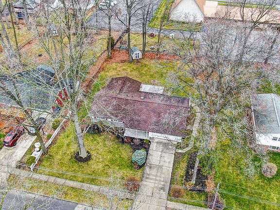 3rd image of 806 Brendonwood Dr