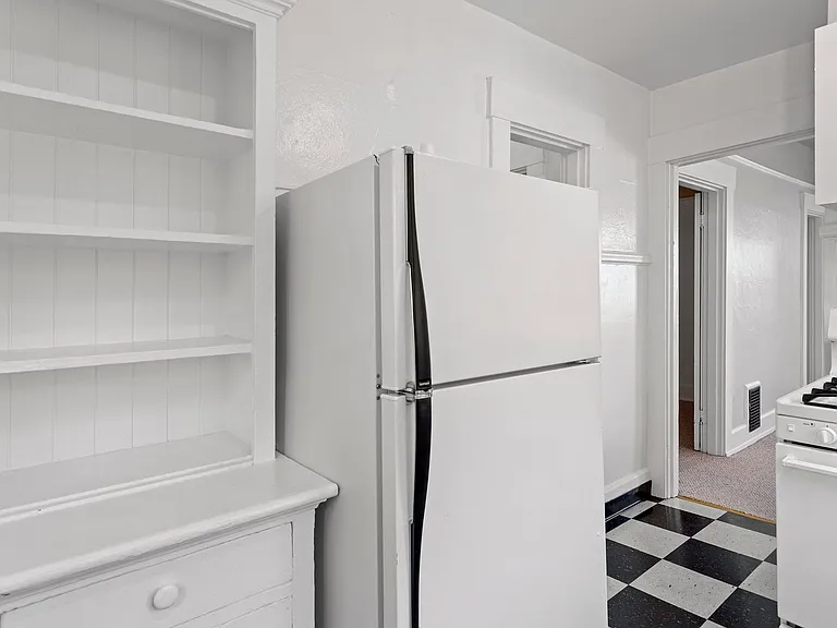 1 Bedroom with den close to SW! Walking distance to Providence Park! — Photo 37
