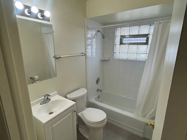 N89W15631 Cleveland Ave — Photo 2