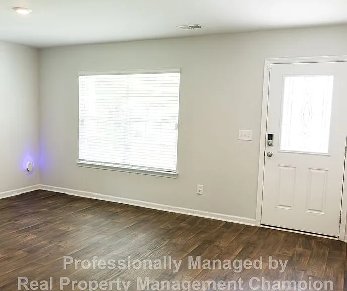433 Ginger Dr — Photo 2