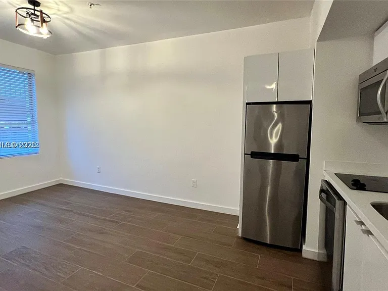 1611 Meridian Ave #104 — Photo 2