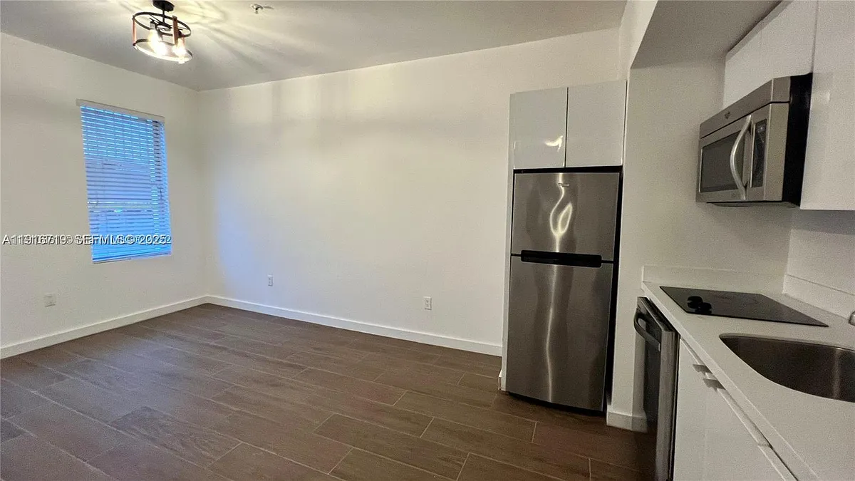 Building Photo - 1611 Meridian Ave #104