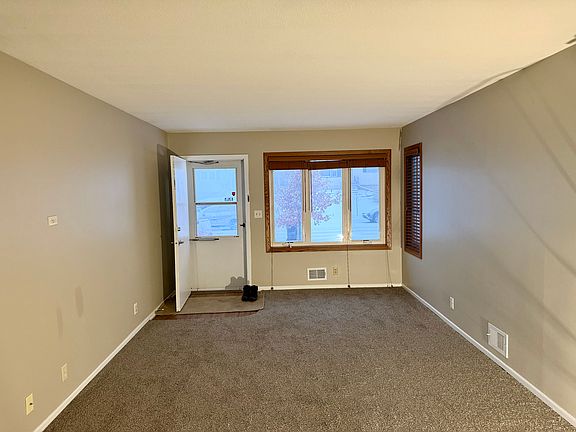 4th image of 1677 Leone Ave