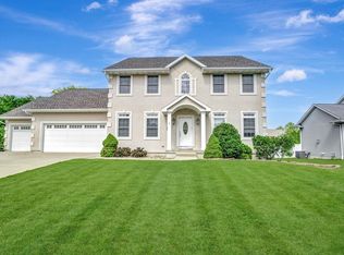 1022 Eagle Ridge Rd, Cedar Falls, IA 50613