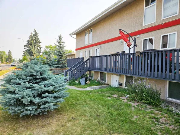 3726 Centre St N #14, Calgary, AB T2E 2Y3