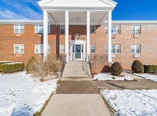 340 Regency Park Dr #15, Agawam, MA 01001