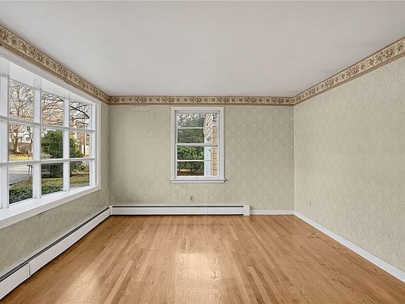 3rd image of 64 Knoll Crest Dr