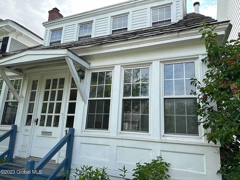 2nd image of 11 LAWNRIDGE Avenue