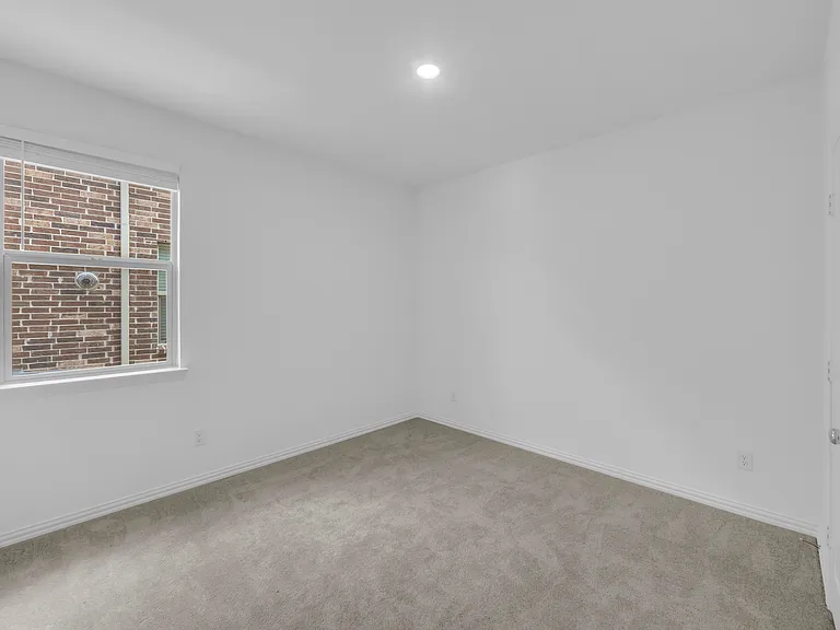 8425 Honeylocust St — Photo 19