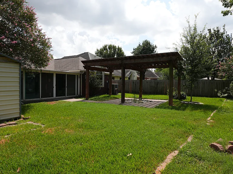 19419 Stamford Dr — Photo 19