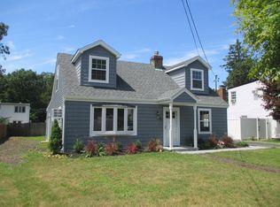 563 Seaford Ave, Massapequa, NY 11758