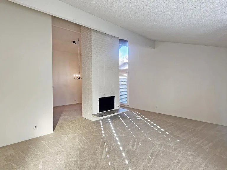 4326 Fair Oaks Blvd — Photo 2