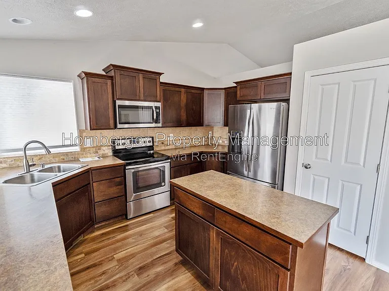 1915 W Jay Ave — Photo 1