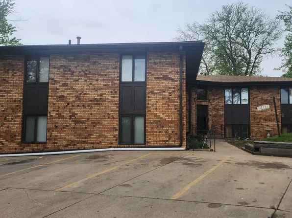 12131 & 12135 Lisa Cir #8, Omaha, NE 68137