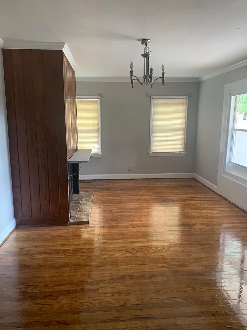 1581 Oakland Ave photo 1